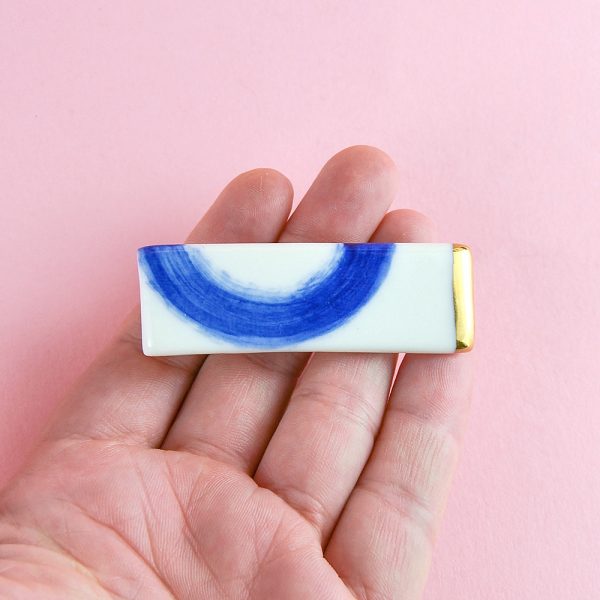 Blue Wave Alligator Hair Clip (Barrette). Porcelain hair slide. Porcelain decorated with gold. Holiday Mood. 6,5 x 3 cm (2.55 x 1.18 in). 16 g (0.5643 oz) Handmade by Gruni.