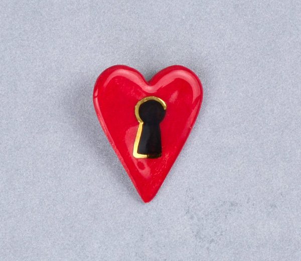 Heart Locket Brooch. Gift for Loved One. 4 x 3 cm (1.57 x 1.18 in). 7 g (0.24 oz). Decorated with gold. Handmade by Gruni.