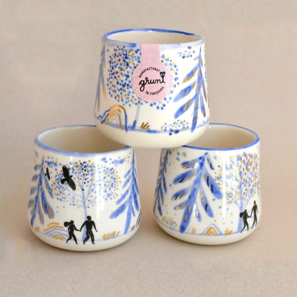 Wander into Wonder - Large porcelain tea cup decorated with gold - Image 2