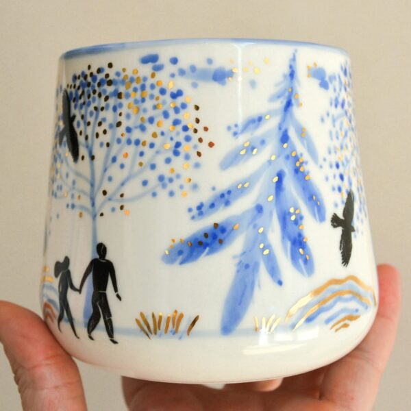 Wander into Wonder - Large porcelain tea cup decorated with gold - Image 3