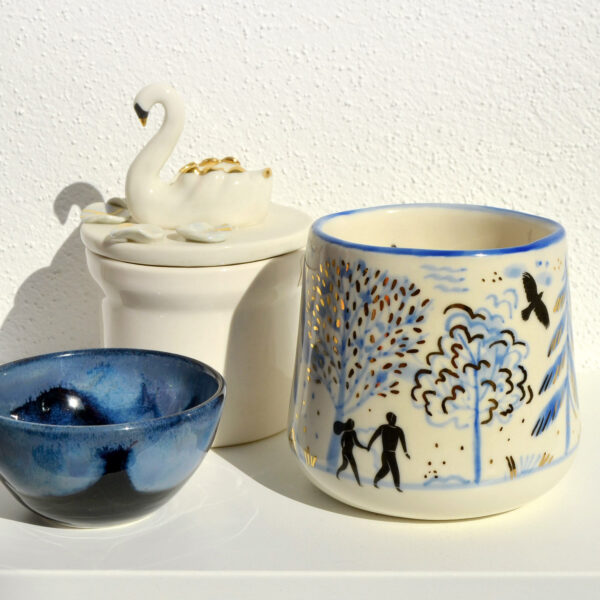 Wander into Wonder - Large porcelain tea cup decorated with gold - Image 7