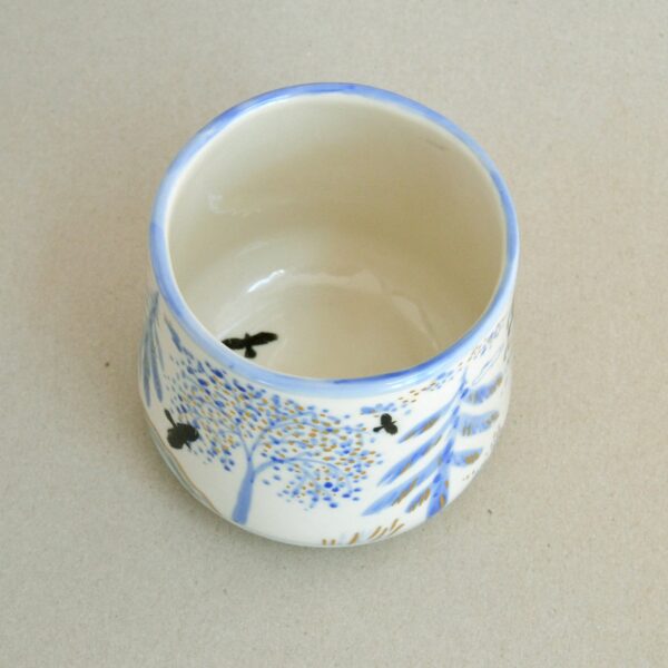 Wander into Wonder - Large porcelain tea cup decorated with gold - Image 6