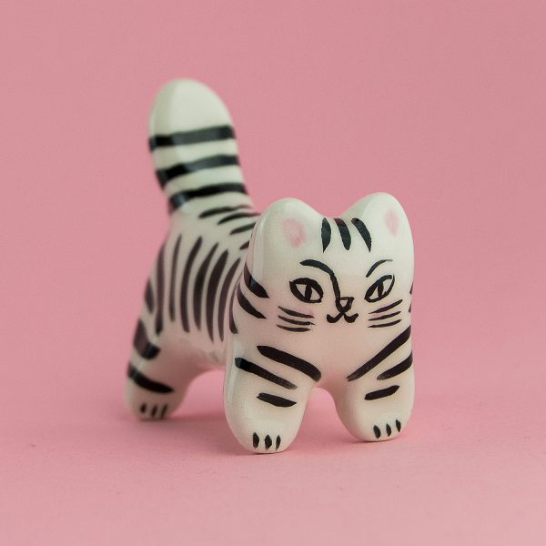 Small Tabby Cat Figurine. Small ceramic sculpture. Miniature cute striped kitten. Approx. 8 x 6 cm (3.14 x 2.36 in). Handmade by Gruni.