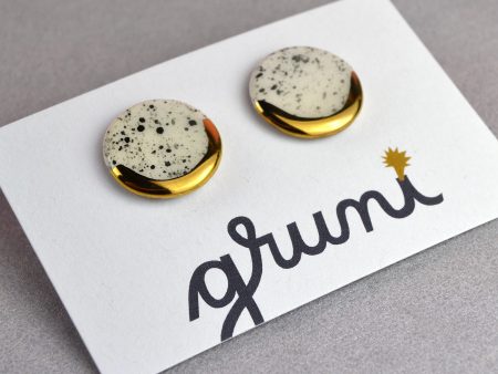Speckled Round Stud Earrings. Office casual. Diameter: 1.8 cm (0.70 in). 4 g (0.14 oz). Decorated with real gold or platinum. Gruni.