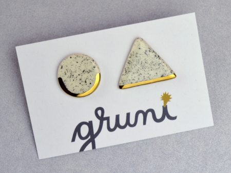Speckled Asymmetrical Stud Earrings, triangle & circle. Office casual. 4 g/pair (0.14 oz). Decorated with real gold or platinum. Gruni.
