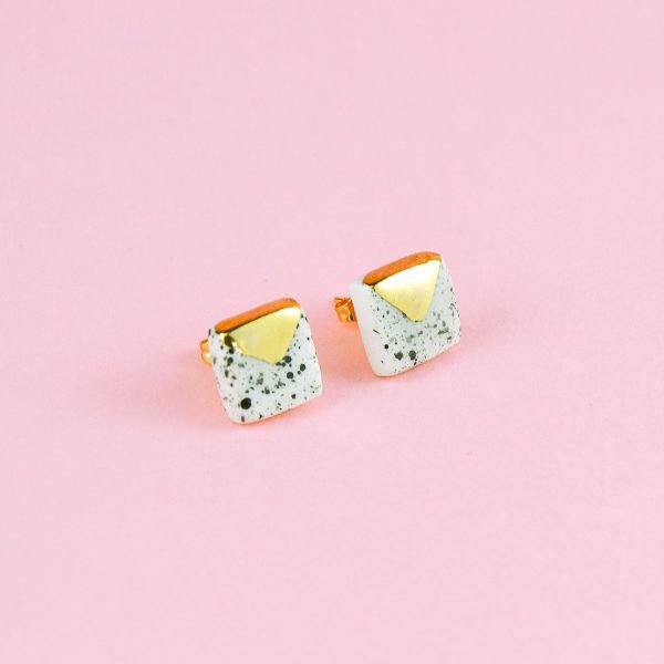 Speckled Small Square Stud Earrings. Office casual. 1 x 1 cm (0.39 x 0.39 in). Stainless steel or gold plated silver findings. Gruni.
