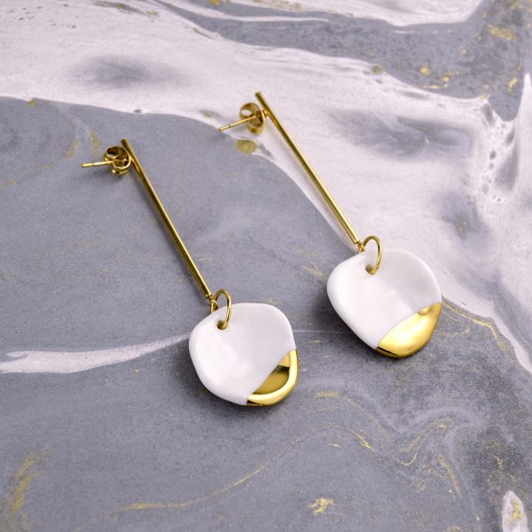 Circle Long Drop White & Gold Earrings. Geometric statement jewelry. Handmade ceramics. 2 x 6.5 cm (0.78 x 2.55 in). Made by Gruni.