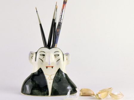 Bela Moroianu - Decorative ceramic object, vase or pen cup holder. Honoring Bela Lugosi's Dracula. 12 x 17 cm (4.72 x 6.69 in)