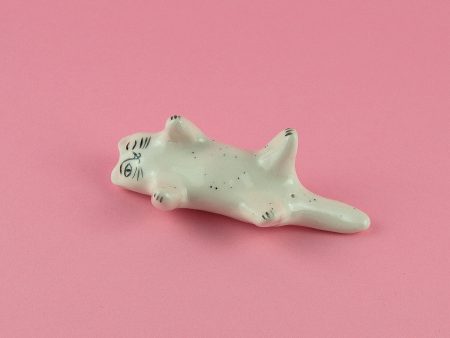 Small White Playful Cat Figurine. Small ceramic sculpture. Miniature cute kitten. Approx. 8 x 6 cm (3.14 x 2.36 in). Handmade by Gruni.