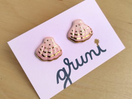 Pink Shell Stud Earrings. Summer Time Vibe. 6 g (0.211 oz). 1.5 x 1 cm. Stainless steel studs. Decorated with gold. Handmade by Gruni.